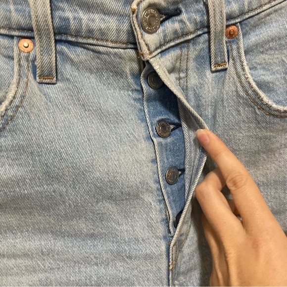 Levi’s 501 Cutoff Shorts Size 30 Light Wash Blue Denim Graphic Levi’s Stripe - Picture 3 of 5